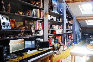 Cette photo montre un bureau tendance de type studio.