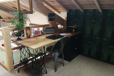 クレルモン・フェランにあるミッドセンチュリースタイルのおしゃれなホームオフィス・書斎の写真