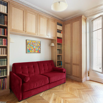 Le bureau et la bibliothèque intégrée