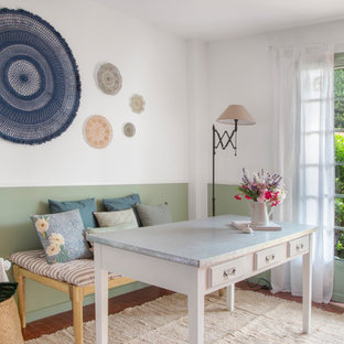 Réalisation d'un bureau bohème avec un mur vert, un sol en brique, aucune cheminée et un bureau indépendant.