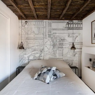 Diseño de dormitorio principal, industrial, de tamaño medio, con paredes blancas, suelo de baldosas de porcelana y suelo verde