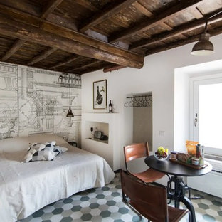 Foto de dormitorio principal, urbano, de tamaño medio, con paredes blancas, suelo de baldosas de porcelana y suelo verde