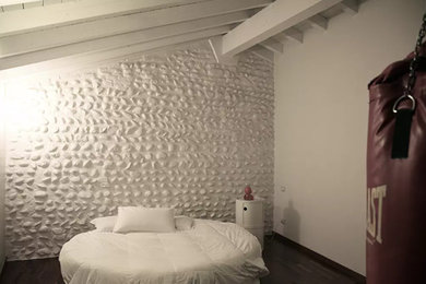 Foto di una camera da letto nordica di medie dimensioni con pareti bianche e parquet scuro