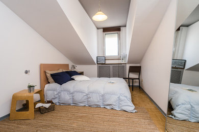 Photo of a contemporary bedroom in Turin.