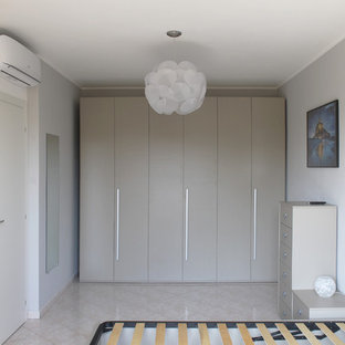 Imagen de dormitorio principal, contemporáneo, de tamaño medio, sin chimenea, con paredes grises, suelo de baldosas de porcelana y suelo rosa