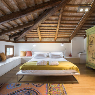 Esempio di una camera da letto bohémian