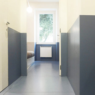 Foto di una camera matrimoniale minimal di medie dimensioni con pareti bianche, pavimento in gres porcellanato, nessun camino e pavimento turchese