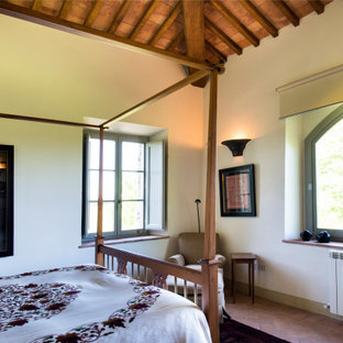 Foto de dormitorio principal y panelado, de estilo de casa de campo, pequeño, panelado, con paredes blancas, suelo de ladrillo, suelo naranja y panelado