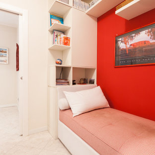 Immagine di una camera degli ospiti design con pareti rosse e pavimento con piastrelle in ceramica