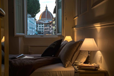フィレンツェにあるトラディショナルスタイルのおしゃれな寝室のインテリア