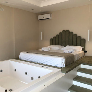 letto king size, struttura e testata su diesgno vasca incassata per un soggiorno