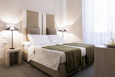 Esempio di una camera da letto minimalista