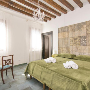 Foto de dormitorio principal, tradicional, de tamaño medio, con paredes blancas, suelo de baldosas de porcelana y suelo turquesa