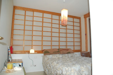 Foto di una camera da letto minimalista con pareti beige