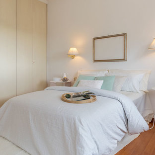 Immagine di una camera da letto mediterranea