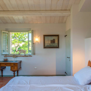 Immagine di una camera da letto mediterranea