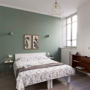 Imagen de dormitorio principal, actual, grande, con paredes verdes, suelo de linóleo y suelo gris