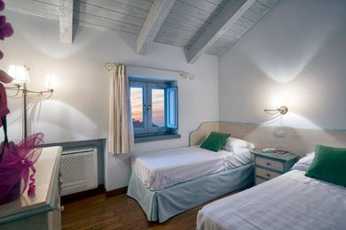 ナポリにあるカントリー風のおしゃれな寝室