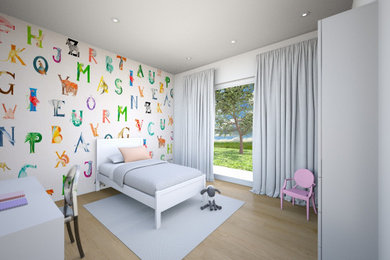 Idee per una piccola cameretta per bambini da 4 a 10 anni minimal con pareti beige, parquet chiaro e pavimento beige