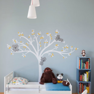 Idee per una cameretta per bambini da 4 a 10 anni contemporanea di medie dimensioni con pareti blu e pavimento beige