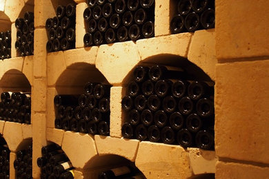 Réalisation d'une cave à vin tradition.