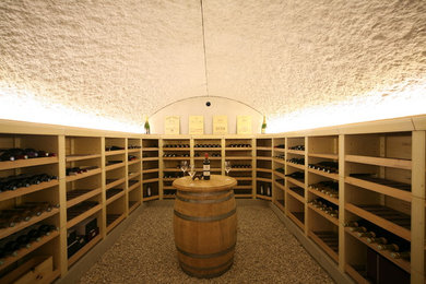 Aménagement d'une cave à vin.