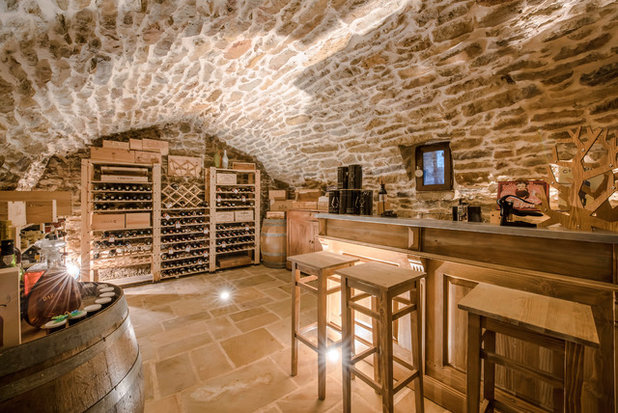 Méditerranéen Cave à Vin by Alexandre Montagne - Photographe immobilier