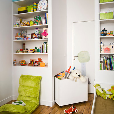 Inspiration for a small contemporary gender-neutral medium tone wood floor and brown floor childrens' room remodel in Paris with white walls