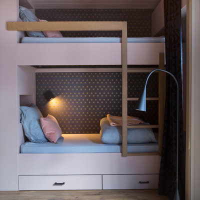 Kids' bedroom - mid-sized contemporary girl light wood floor and brown floor kids' bedroom idea in Lyon with pink walls