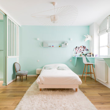 Chambre d'enfant contemporaine et lumineuse