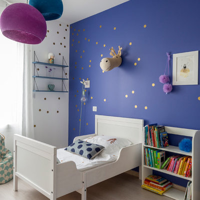 Inspiration for a mid-sized contemporary girl light wood floor kids' room remodel in Bordeaux with multicolored walls