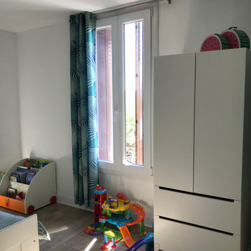 Décoration d'une chambre d'enfant dans un style jungle