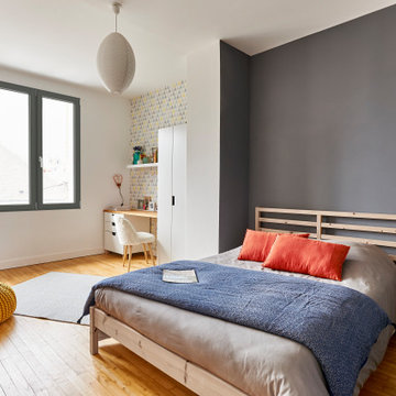 Fenêtre décorative en gris anthracite pour chambre parentale