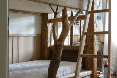 Exemple d'une chambre d'enfant nature avec un lit superposé.