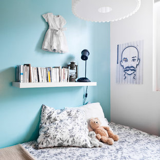 Exemple d'une chambre d'enfant industrielle de taille moyenne avec un mur multicolore.