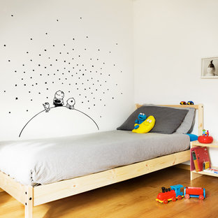 Aménagement d'une chambre d'enfant de 4 à 10 ans contemporaine de taille moyenne.