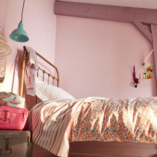 Diseño de dormitorio infantil de 4 a 10 años, actual, de tamaño medio, con paredes rosas