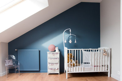 ナントにあるコンテンポラリースタイルのおしゃれな赤ちゃん部屋の写真