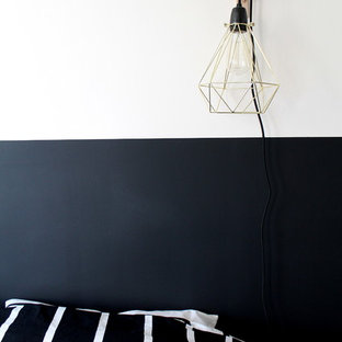 Diseño de dormitorio principal, contemporáneo, pequeño, sin chimenea, con paredes beige, suelo de linóleo y suelo gris