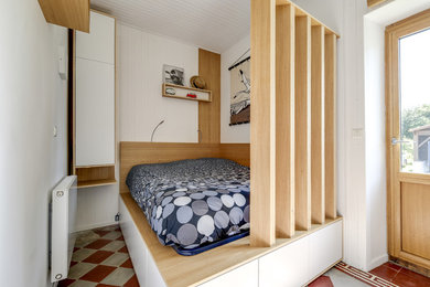Inspiration for a medium sized contemporary master bedroom in Nantes with white walls and ceramic flooring.