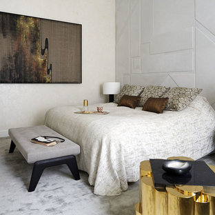 Inspiration pour une très grand chambre design avec un mur gris et un sol gris.