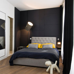 Mid-sized contemporary master bedroom in Paris with white walls and medium hardwood floors.