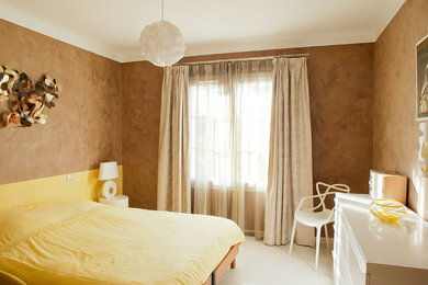 マルセイユにあるコンテンポラリースタイルのおしゃれな寝室のインテリア