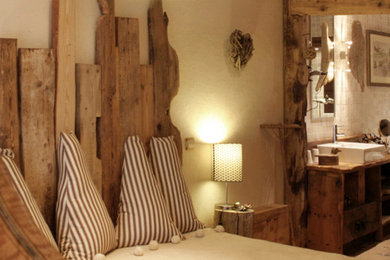 Design ideas for a rural bedroom in Grenoble.
