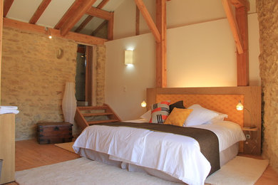 Rural bedroom in Montpellier.