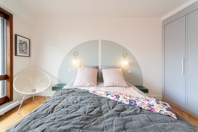 マルセイユにあるコンテンポラリースタイルのおしゃれな寝室のインテリア