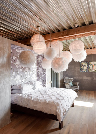 Shabby-chic Style Bedroom by Renow