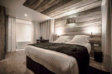 マルセイユにあるトラディショナルスタイルのおしゃれな寝室のインテリア