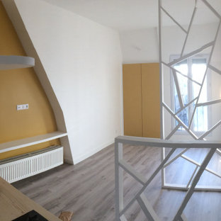 Diseño de dormitorio tipo loft, actual, pequeño, sin chimenea, con paredes amarillas, suelo de linóleo y suelo gris