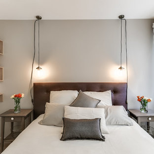 Cette image montre une petite chambre design.